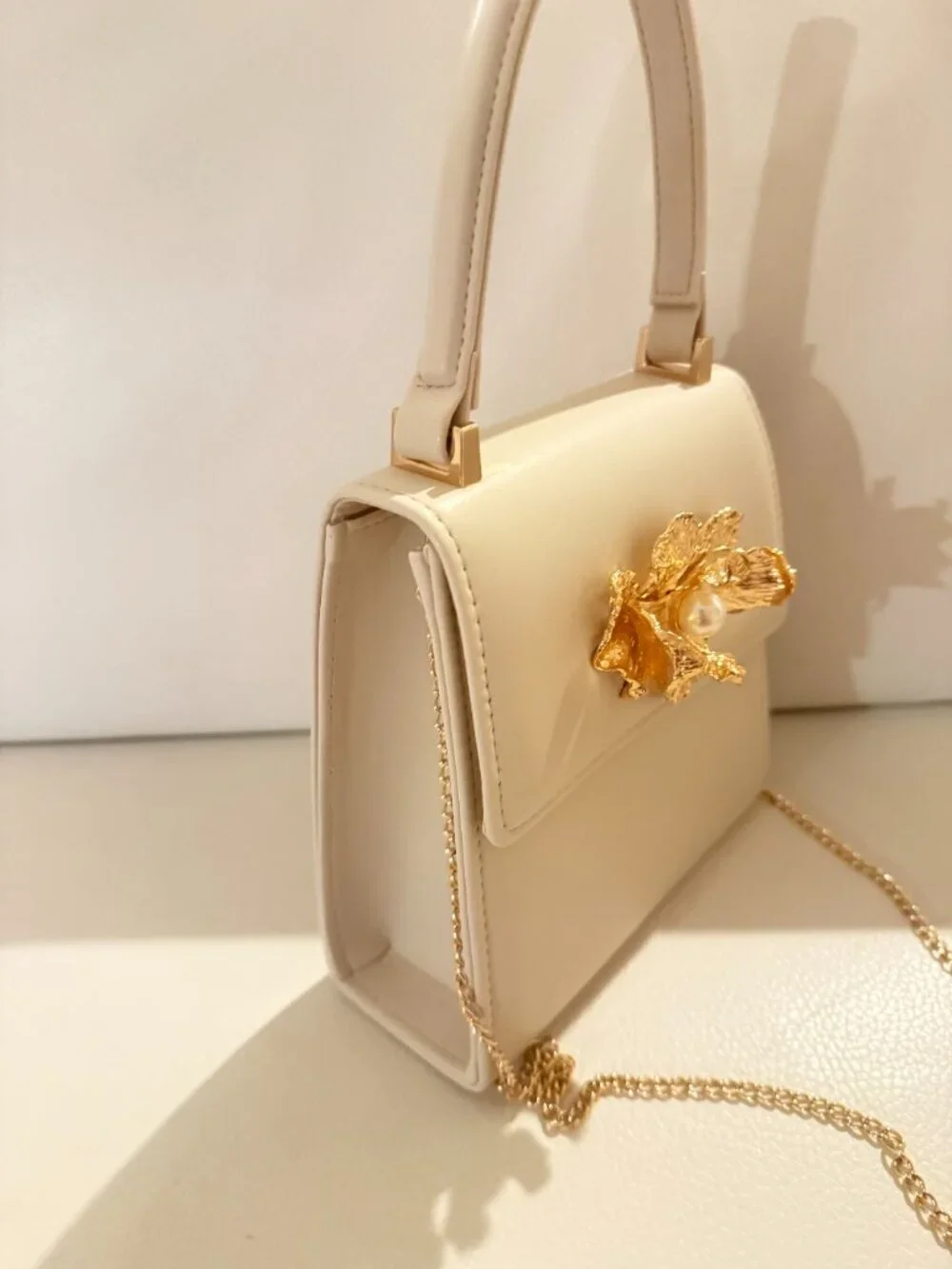 HOUSE OF HARLOW 1960 CREAM MINI TOP HANDLE CROSSBODY BAG W GOLD TONE FLORAL EMB - Picture 2 of 6
